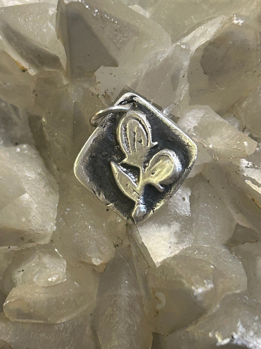 Fine silver flower pendant